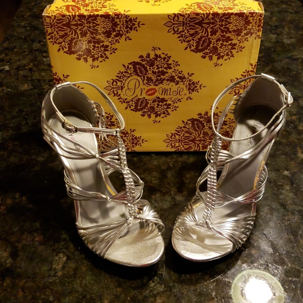 Women's dress sandals